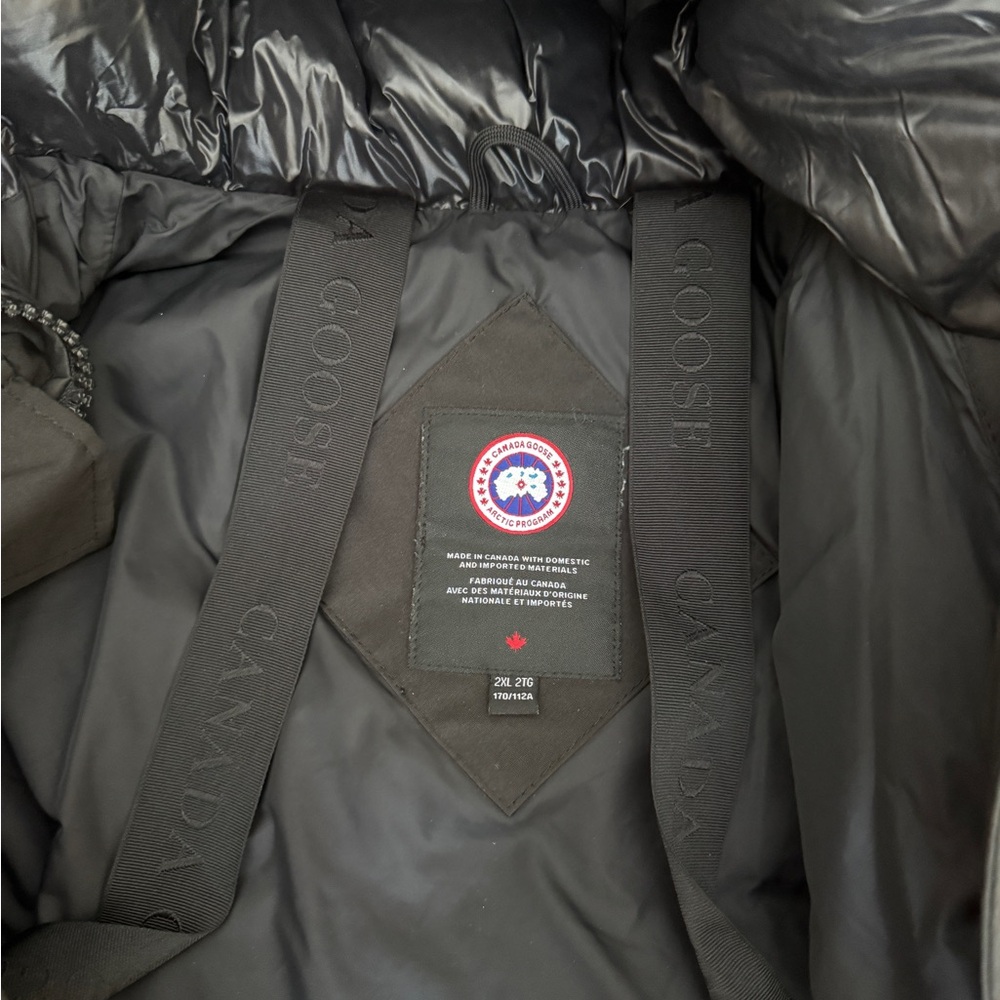 Canada Goose Women’s Lorette Parka - black label - Picture 5 of 10
